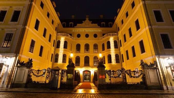 Hotel Taschenbergpalais bei Nacht