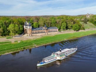 Wasserwerk Saloppe mit dem Dampfer Meissen