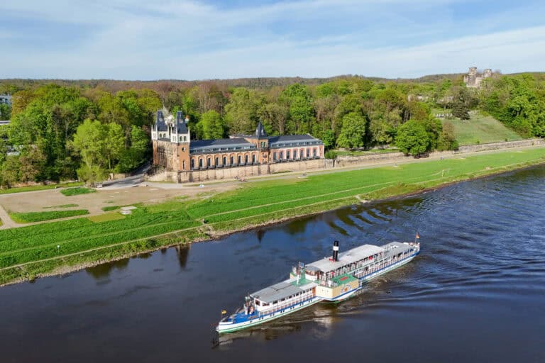 Wasserwerk Saloppe mit dem Dampfer Meissen
